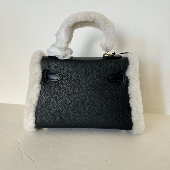 Black Teddy Shearling Fur Trimmed 22 Belted Leather Bag Top Handle Satchel B1 - Picture 7 of 16